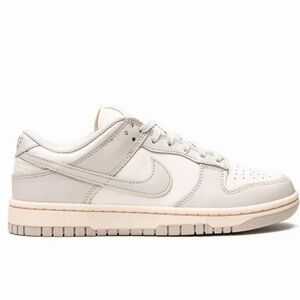 Nike Dunk Low Light Bone Sneakers